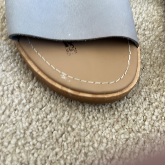 Sorel sandals with elastic ankle wrap. Very comfortable. - Picture 6 of 6